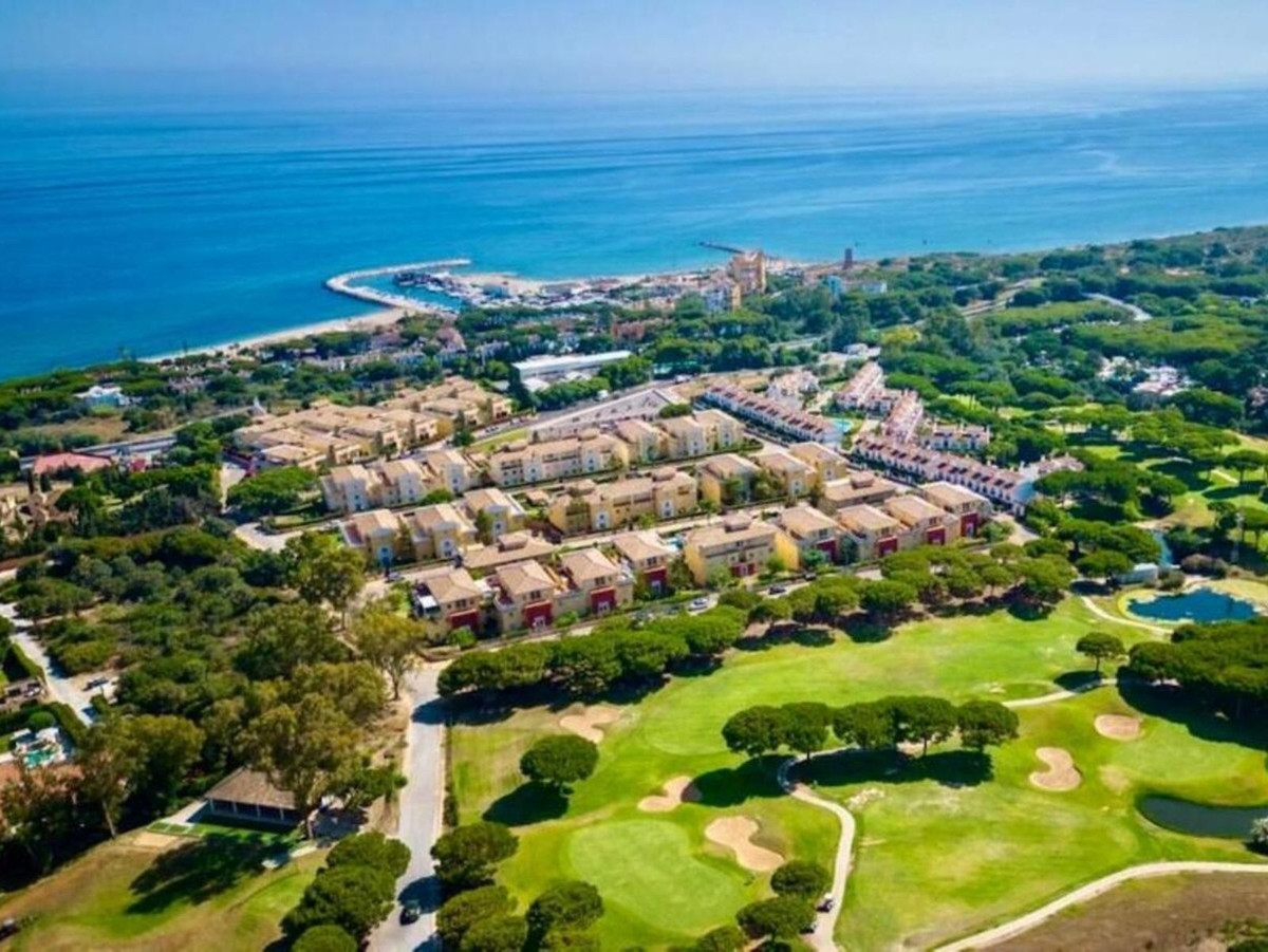 3 Bed, 2 Bath, ApartmentFor Sale, Cabopino, Malaga