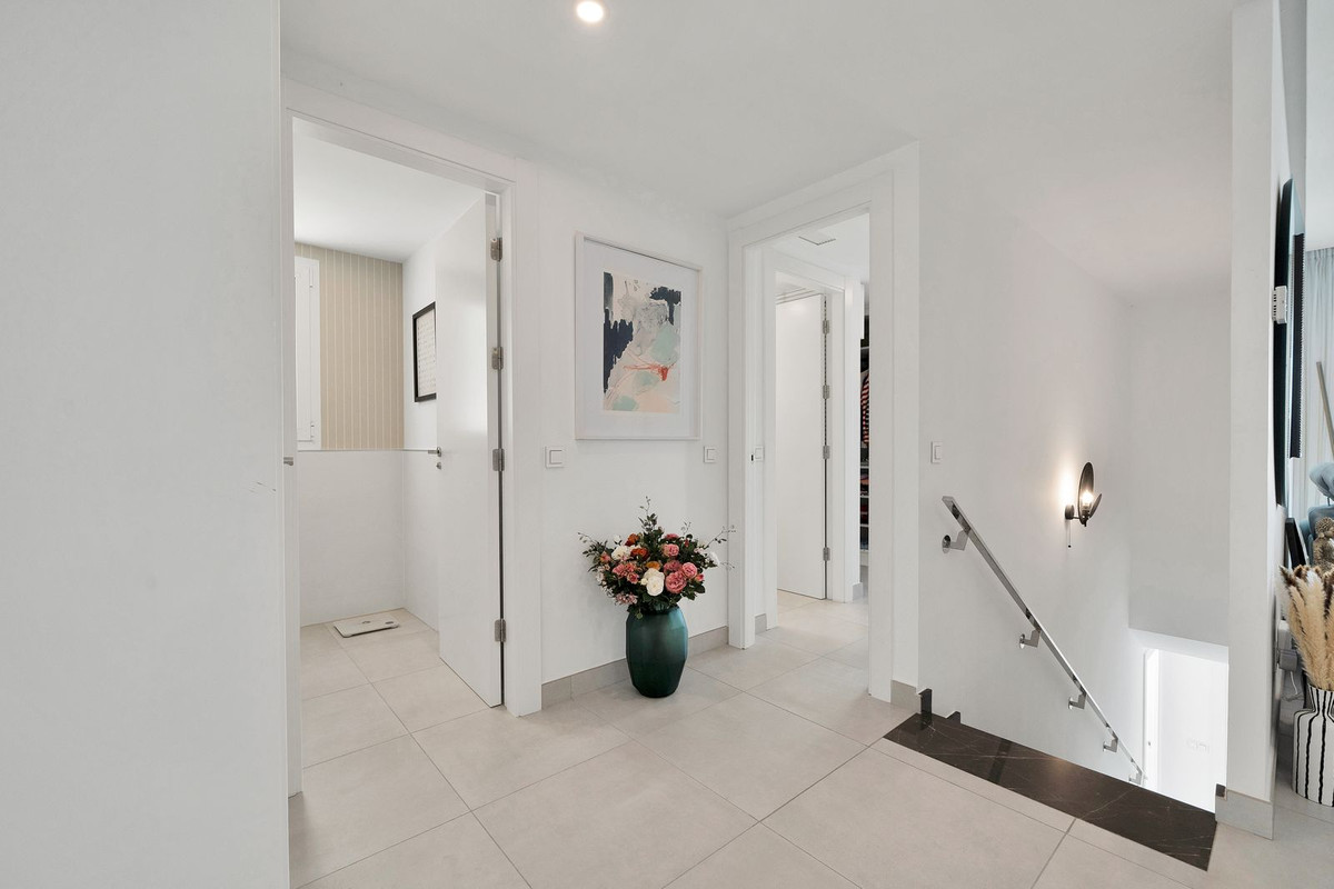 3 Bed, 3 Bath, ApartmentFor Sale, Los Monteros, Malaga