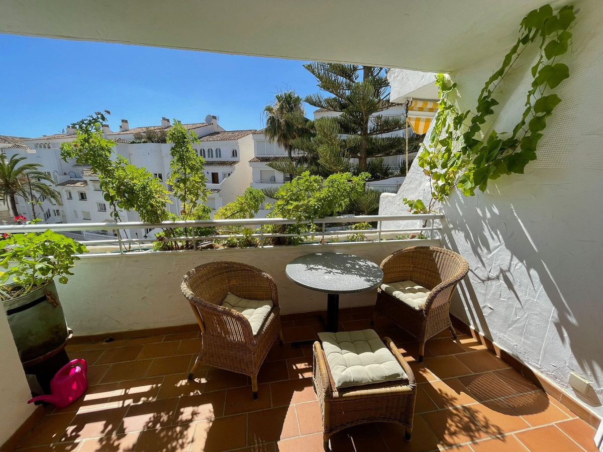 3 Bed, 2 Bath, ApartmentFor Sale, Marbella, Malaga
