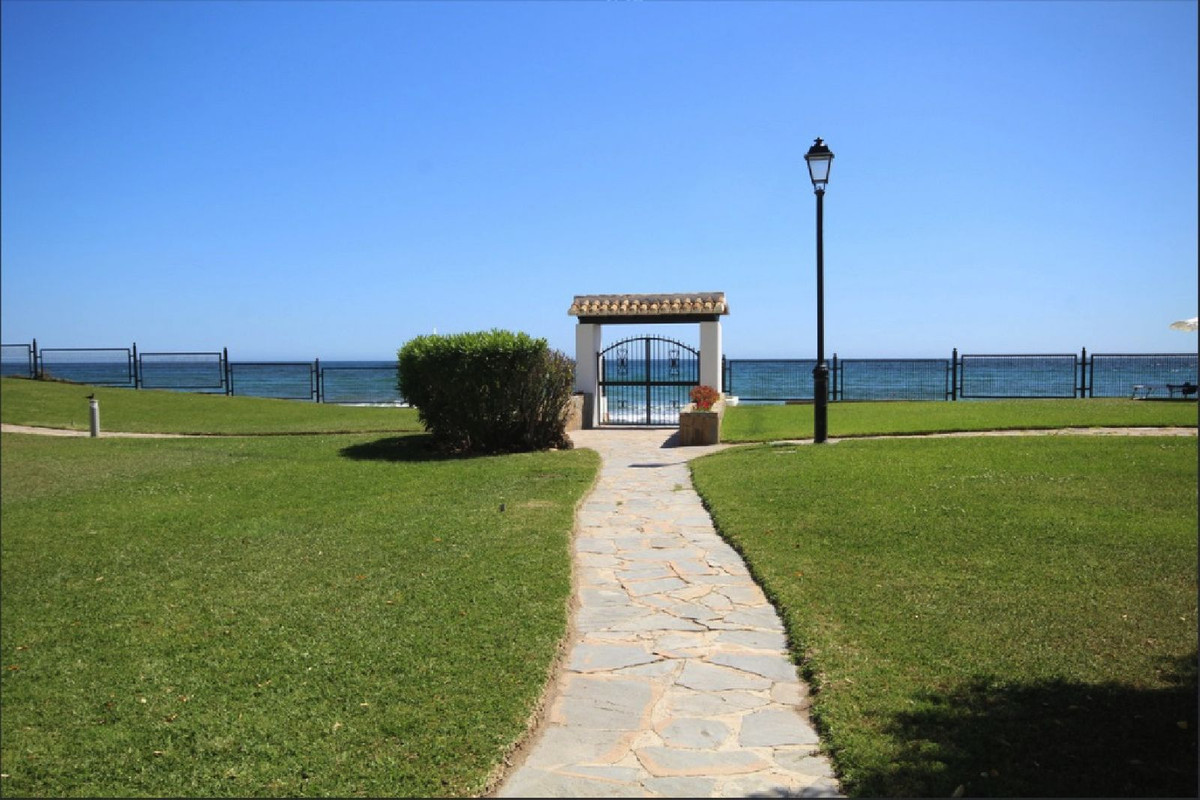 3 Bed, 2 Bath, ApartmentFor Sale, Marbella, Malaga