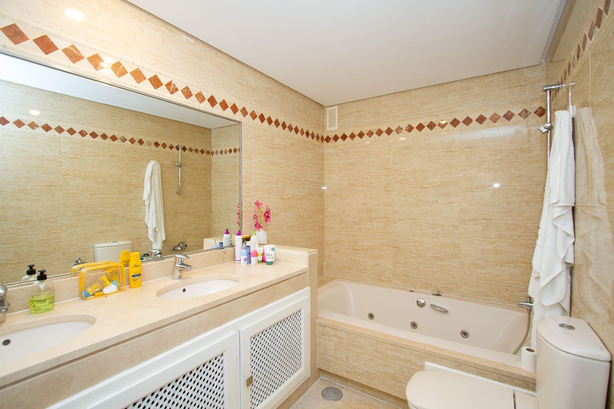 2 Bed, 2 Bath, ApartmentFor Sale, La Mairena, Malaga