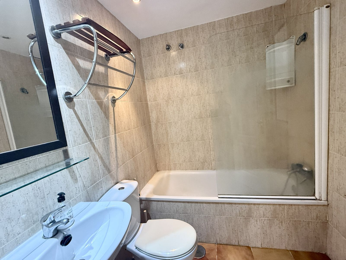 3 Bed, 2 Bath, ApartmentFor Sale, Calahonda, Malaga