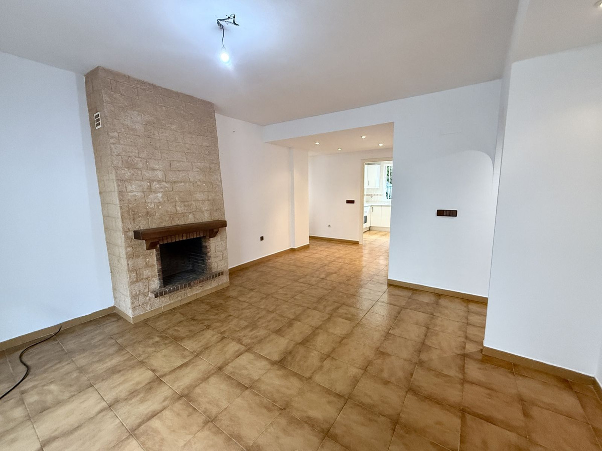 3 Bed, 2 Bath, ApartmentFor Sale, Calahonda, Malaga