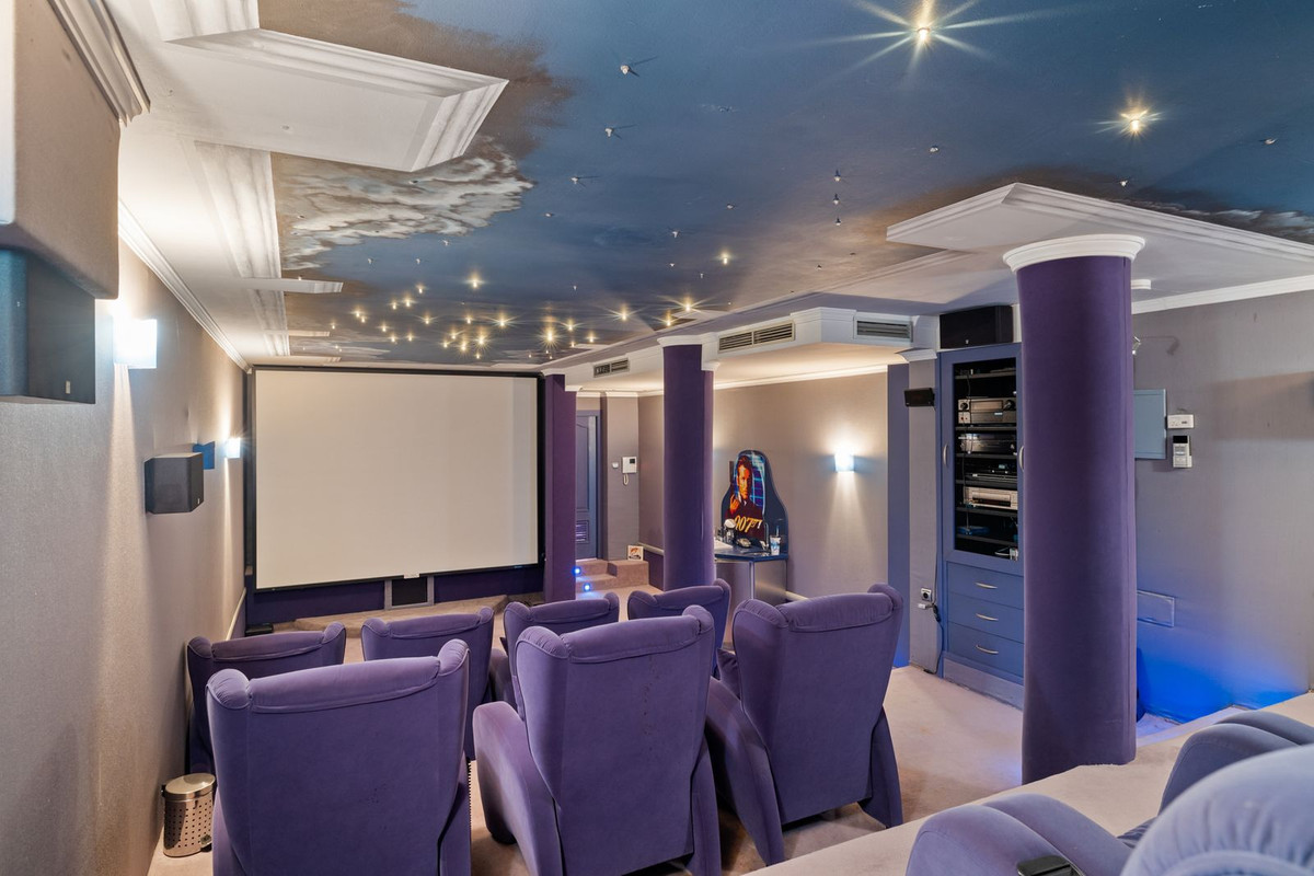 6 Bed, 6 Bath, HouseFor Sale, Nueva Andalucia, Malaga