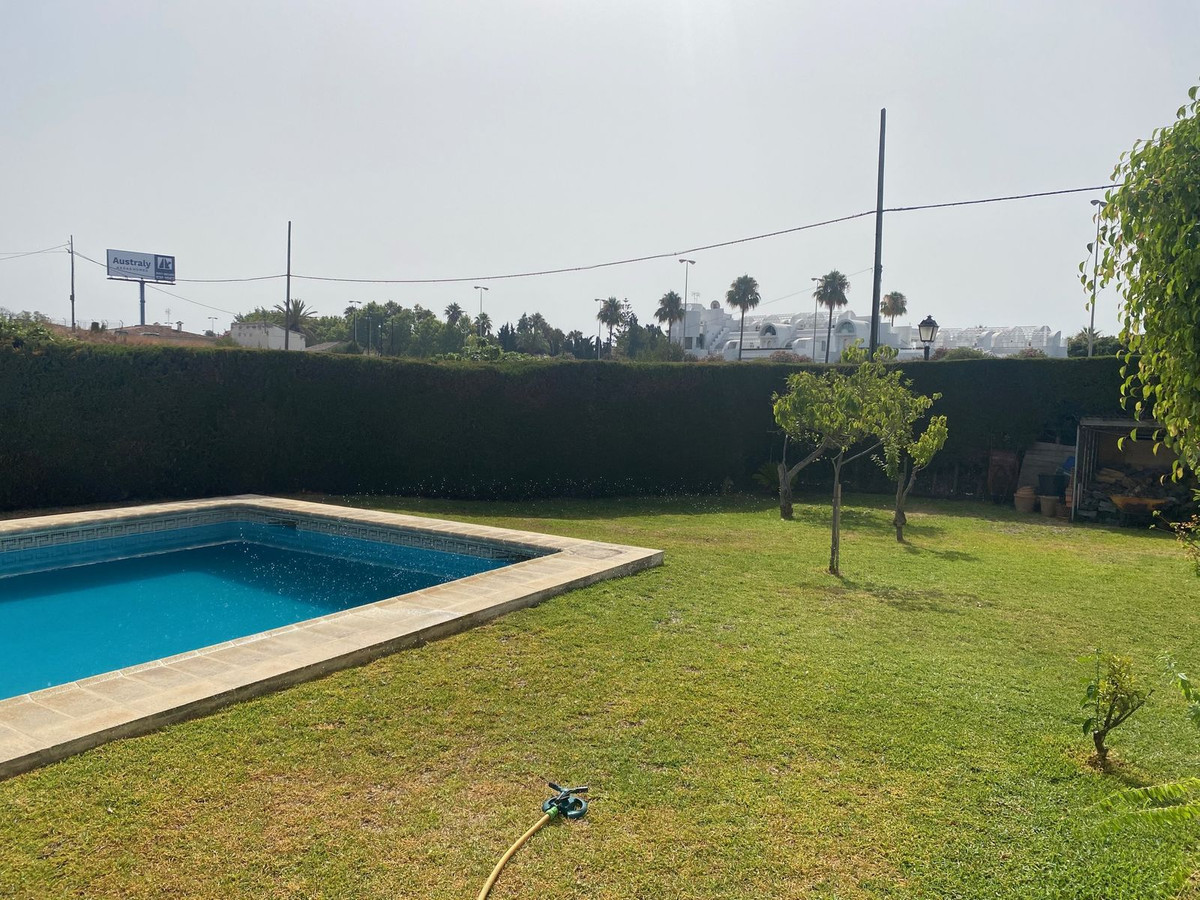 5 Bed, 3 Bath, HouseFor Sale, New Golden Mile, Malaga