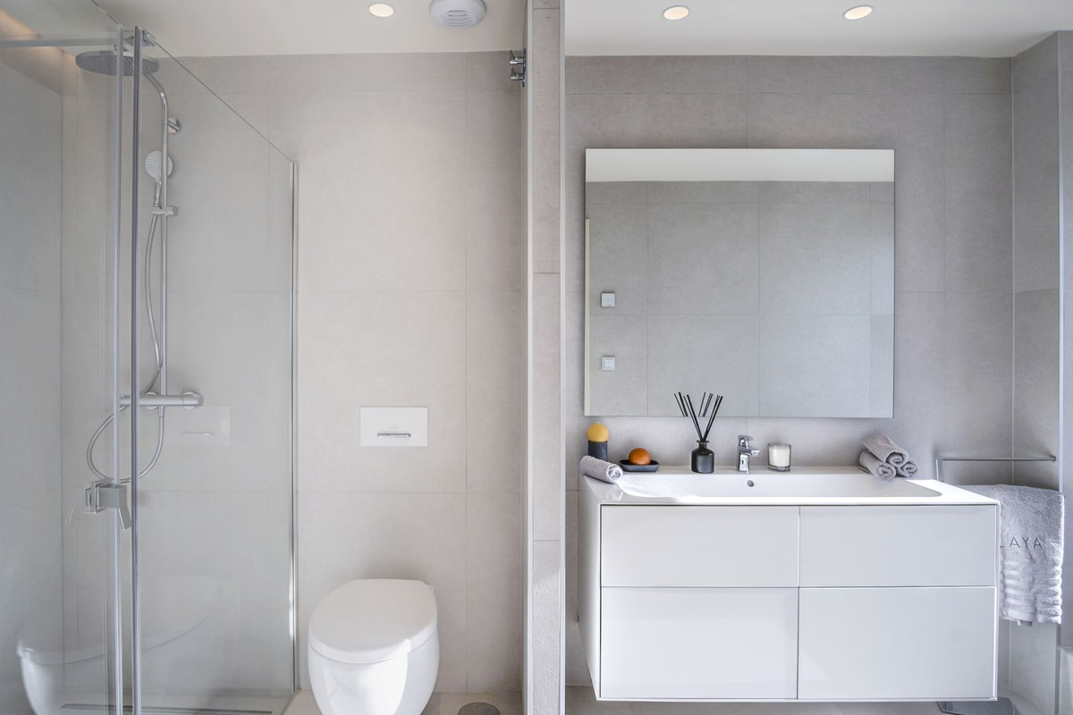 4 Bed, 3 Bath, HouseFor Sale, New Golden Mile, Malaga