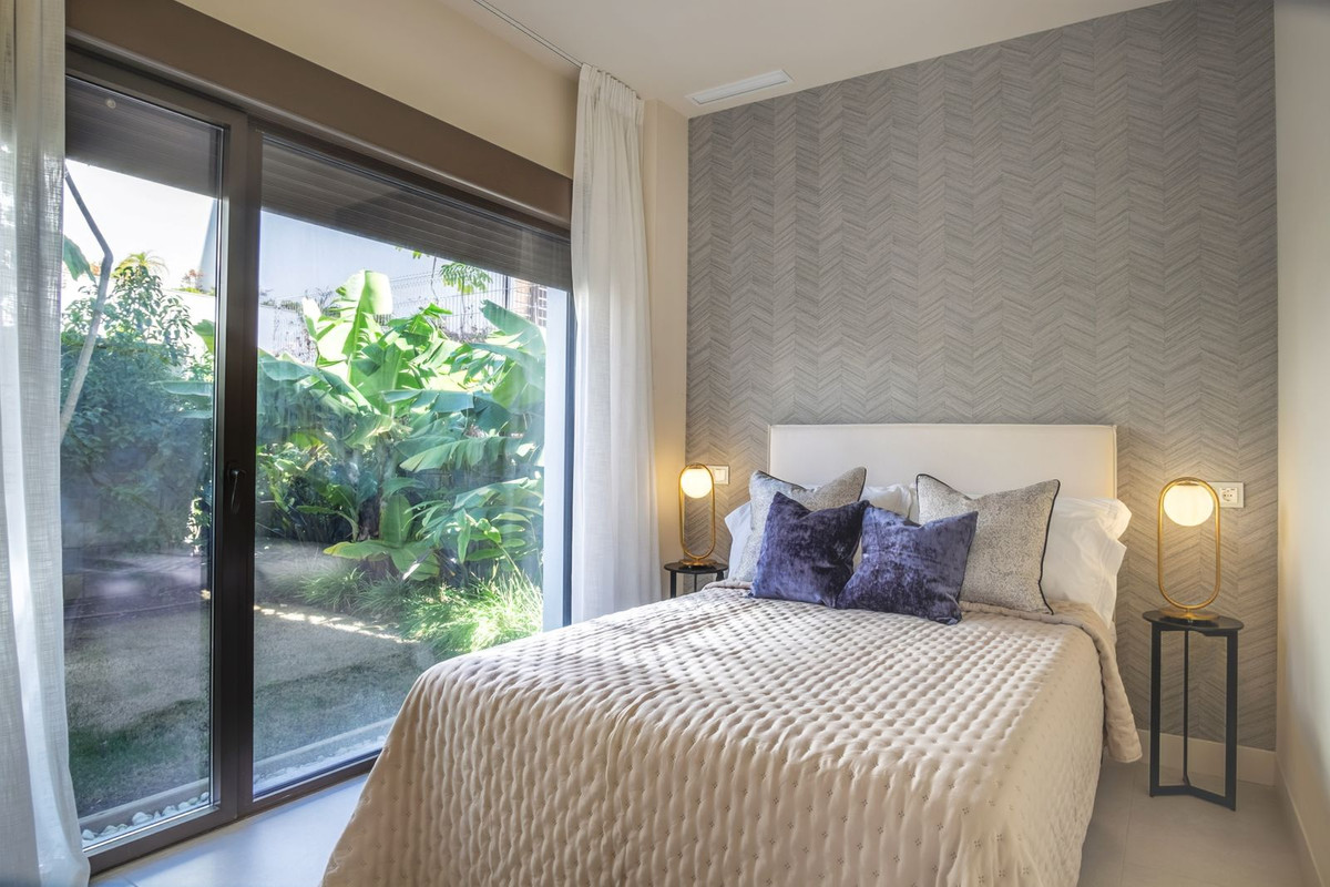 4 Bed, 3 Bath, HouseFor Sale, New Golden Mile, Malaga