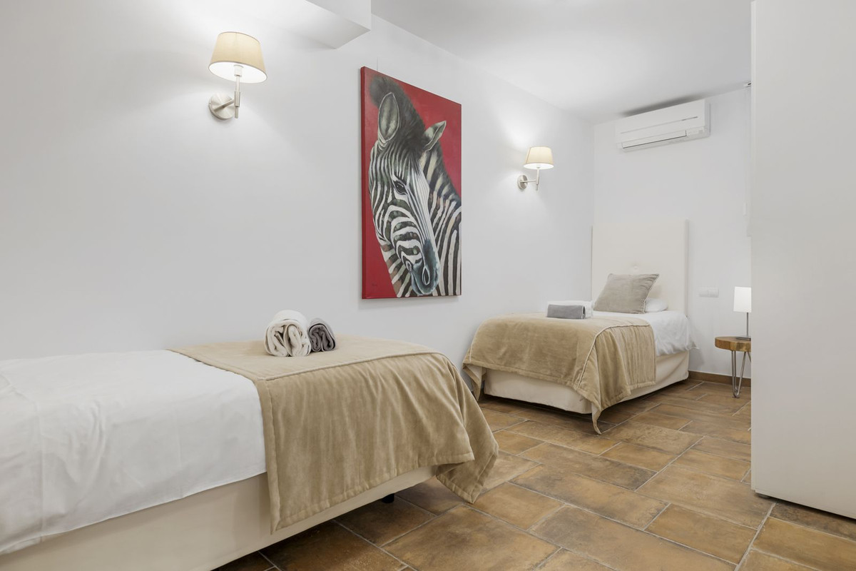 5 Bed, 4 Bath, HouseFor Sale, Benahavis, Malaga 5 Bed, 4 Bath, HouseFor Sale, Benahavis, Malaga