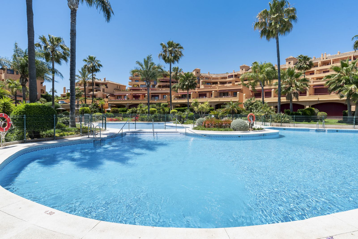 3 Bed, 2 Bath, ApartmentFor Sale, Estepona, Malaga