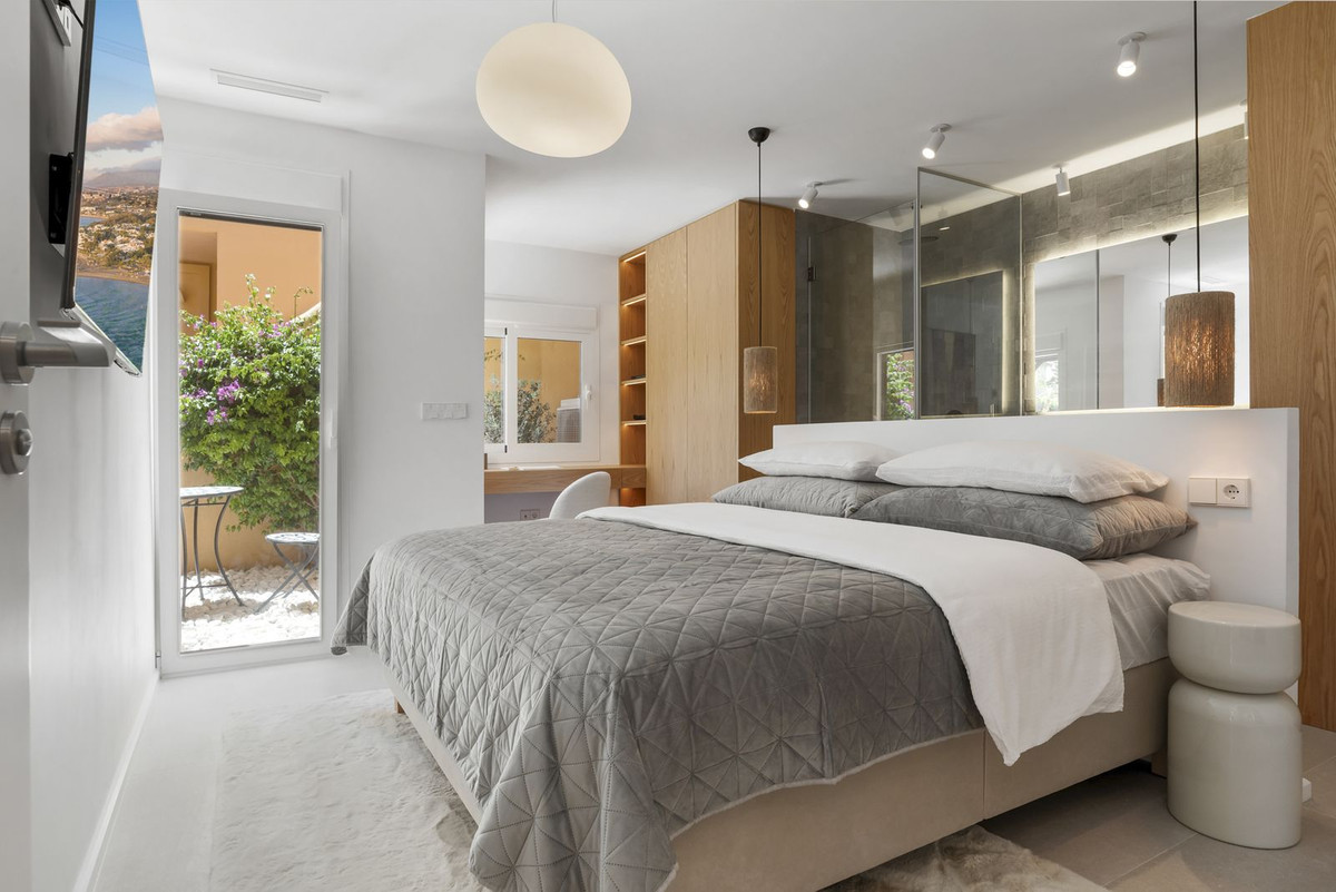 3 Bed, 2 Bath, ApartmentFor Sale, Estepona, Malaga 3 Bed, 2 Bath, ApartmentFor Sale, Estepona, Malaga