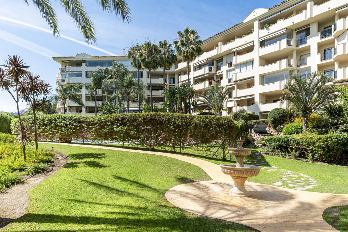 2 Bed, 2 Bath, ApartmentFor Sale, Guadalmina Alta, Malaga