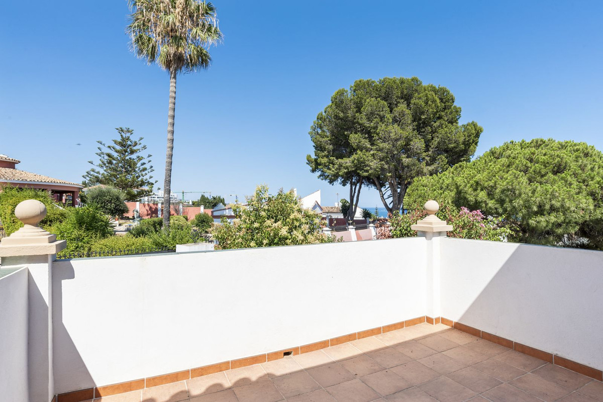 6 Bed, 3 Bath, HouseFor Sale, Estepona, Malaga