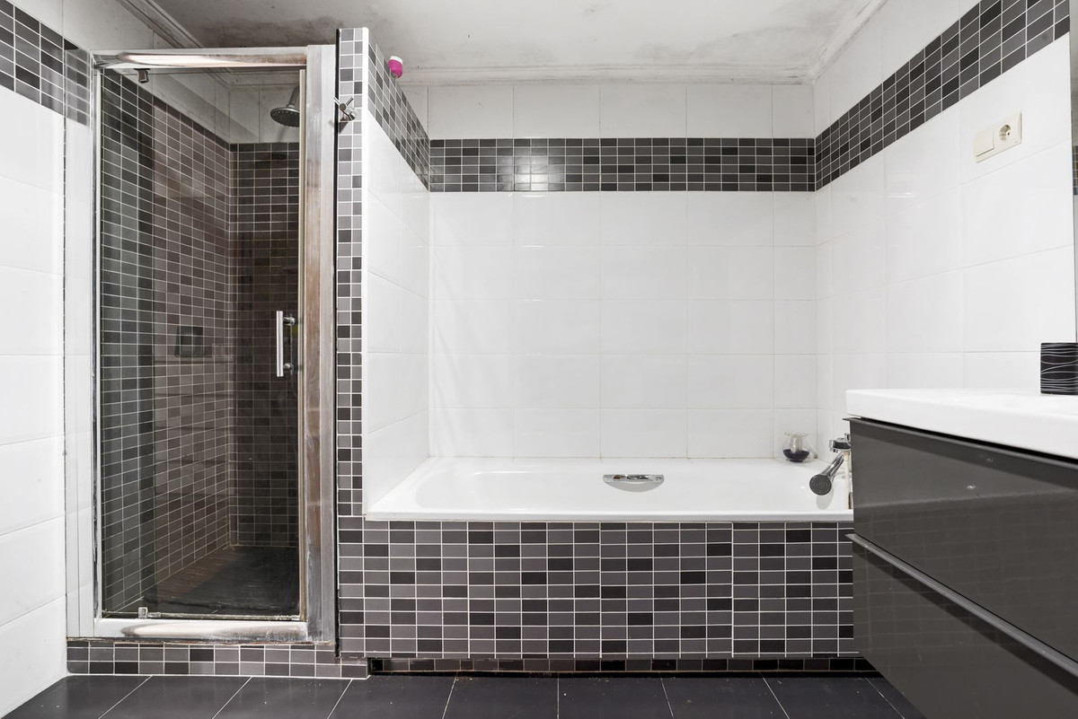 6 Bed, 3 Bath, HouseFor Sale, Estepona, Malaga