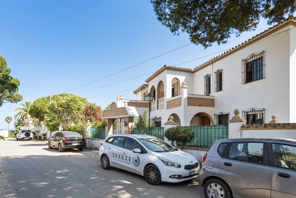 6 Bed, 3 Bath, HouseFor Sale, Estepona, Malaga