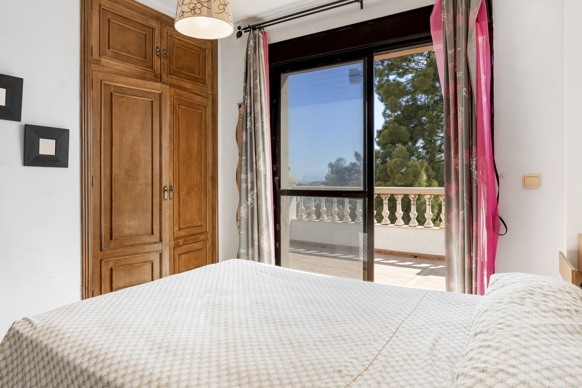 6 Bed, 3 Bath, HouseFor Sale, Estepona, Malaga