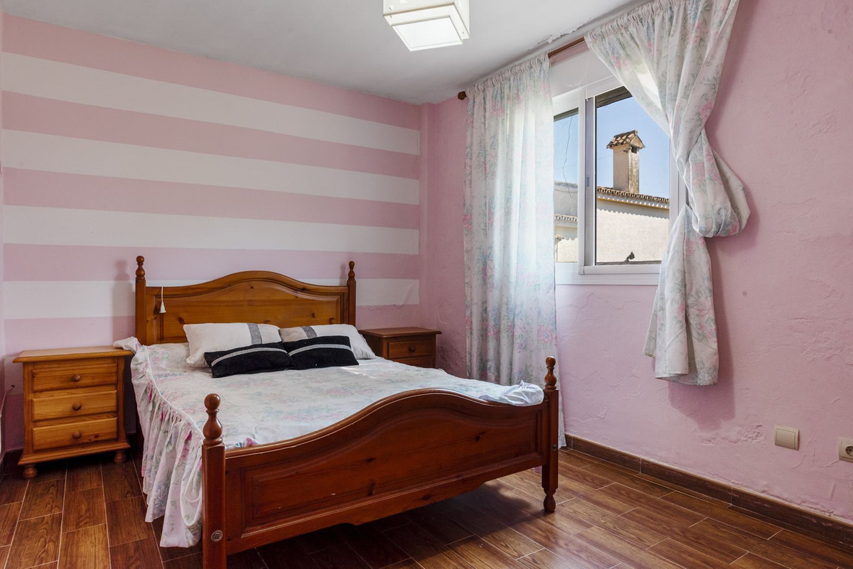 6 Bed, 3 Bath, HouseFor Sale, Estepona, Malaga