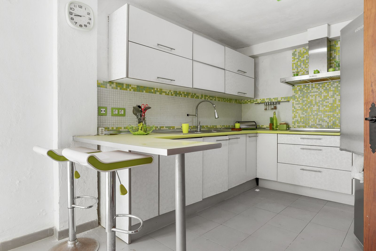 6 Bed, 3 Bath, HouseFor Sale, Estepona, Malaga