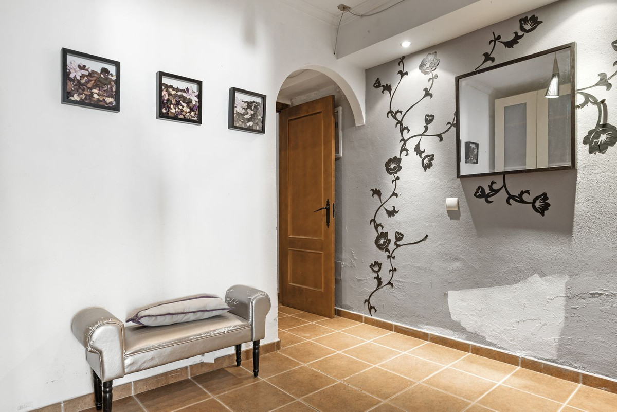 6 Bed, 3 Bath, HouseFor Sale, Estepona, Malaga