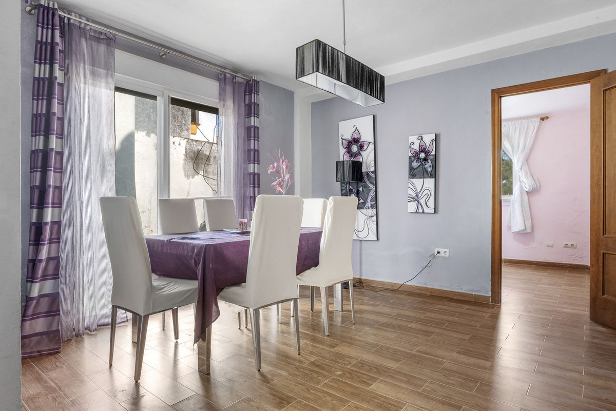 6 Bed, 3 Bath, HouseFor Sale, Estepona, Malaga