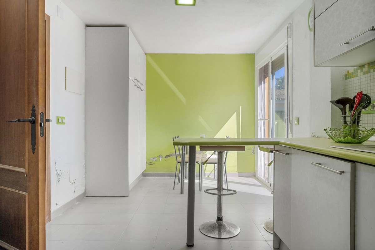 6 Bed, 3 Bath, HouseFor Sale, Estepona, Malaga