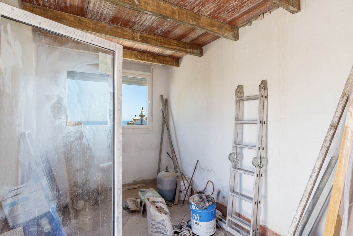 6 Bed, 3 Bath, HouseFor Sale, Estepona, Malaga