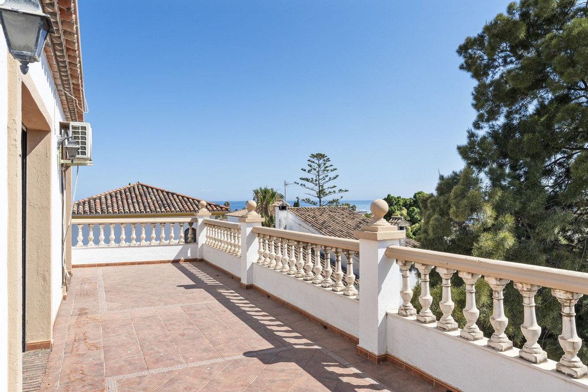6 Bed, 3 Bath, HouseFor Sale, Estepona, Malaga