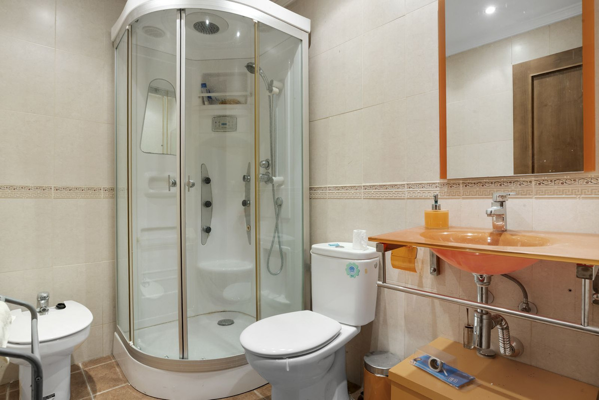 6 Bed, 3 Bath, HouseFor Sale, Estepona, Malaga