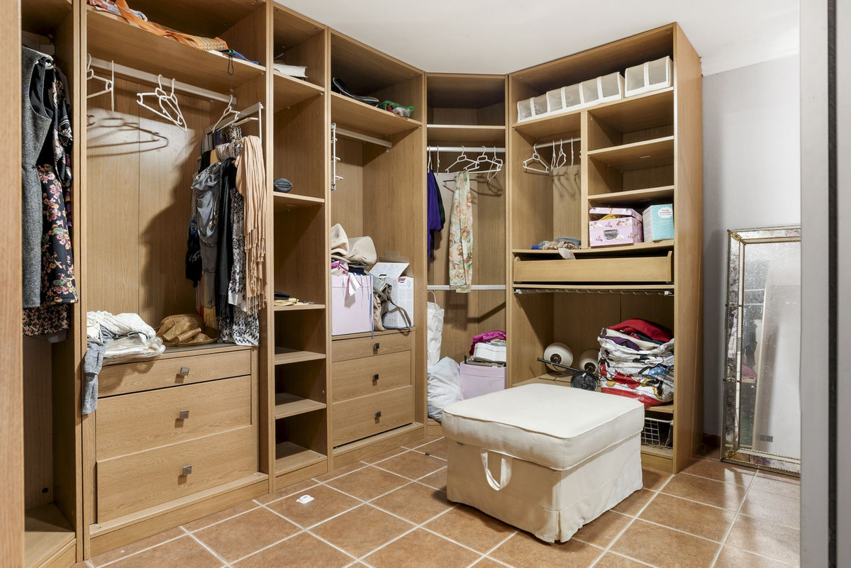 6 Bed, 3 Bath, HouseFor Sale, Estepona, Malaga