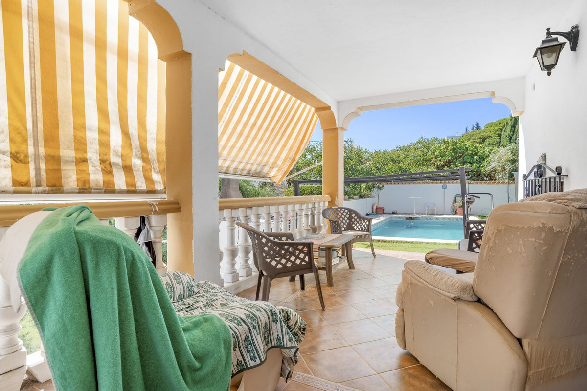 6 Bed, 3 Bath, HouseFor Sale, Estepona, Malaga