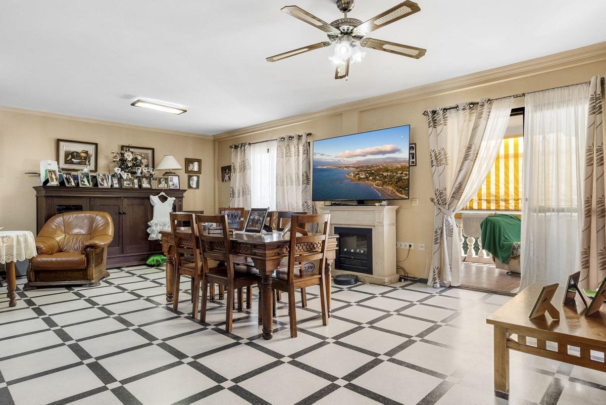 6 Bed, 3 Bath, HouseFor Sale, Estepona, Malaga