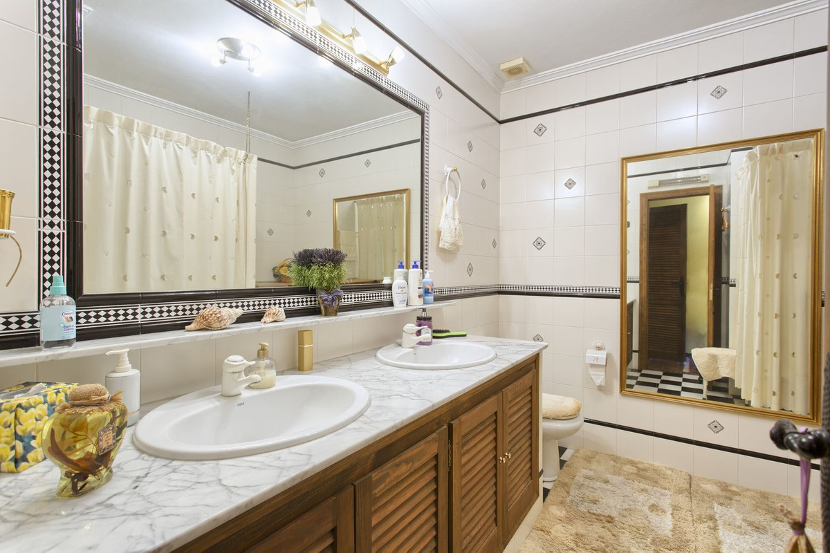 3 Bed, 2 Bath, HouseFor Sale, Benahavis, Malaga