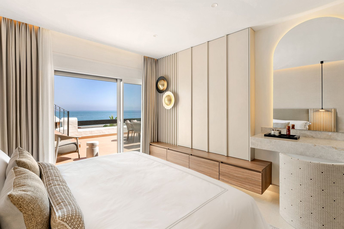 3 Bed, 3 Bath, ApartmentFor Sale, Estepona, Malaga 3 Bed, 3 Bath, ApartmentFor Sale, Estepona, Malaga