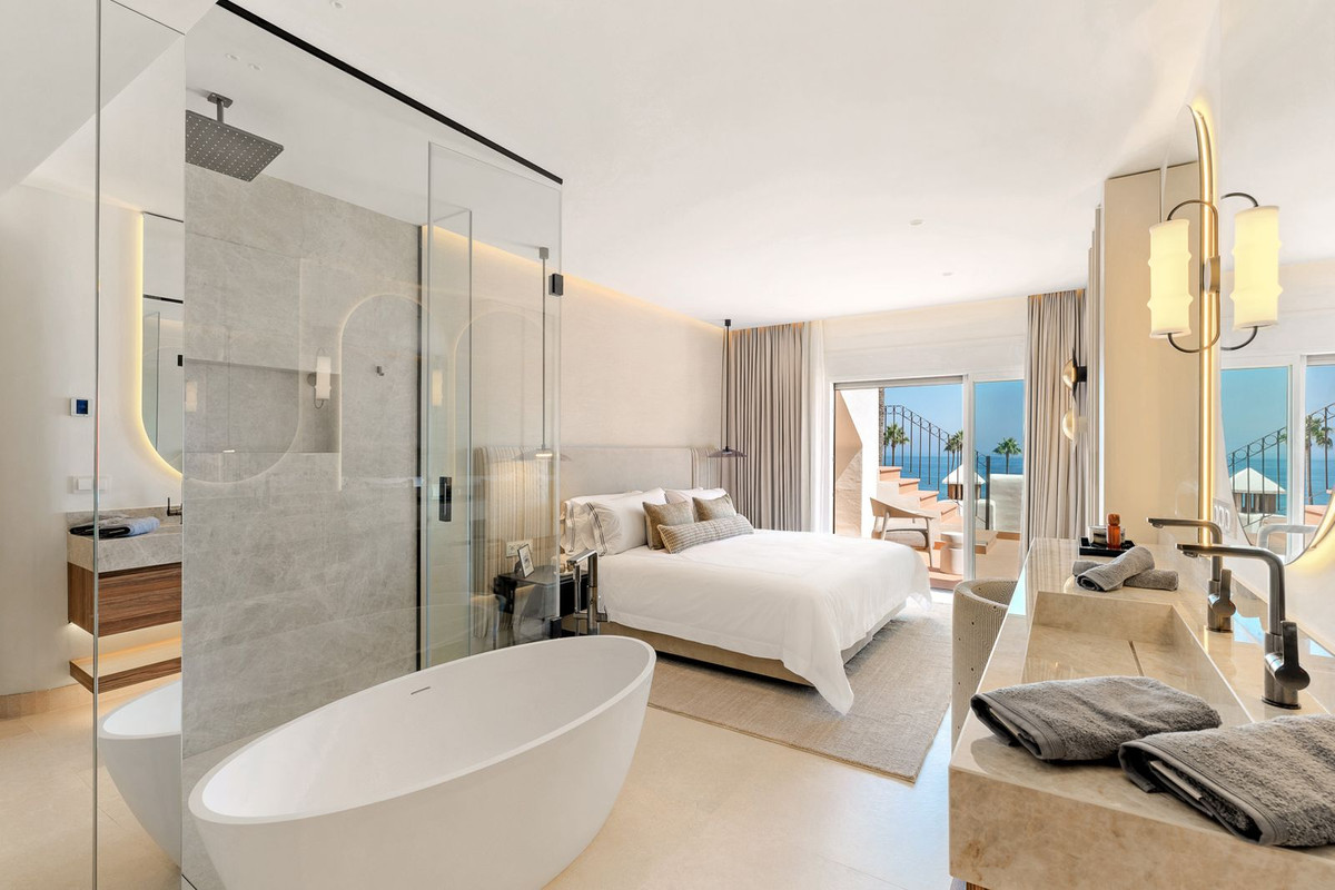 3 Bed, 3 Bath, ApartmentFor Sale, Estepona, Malaga 3 Bed, 3 Bath, ApartmentFor Sale, Estepona, Malaga