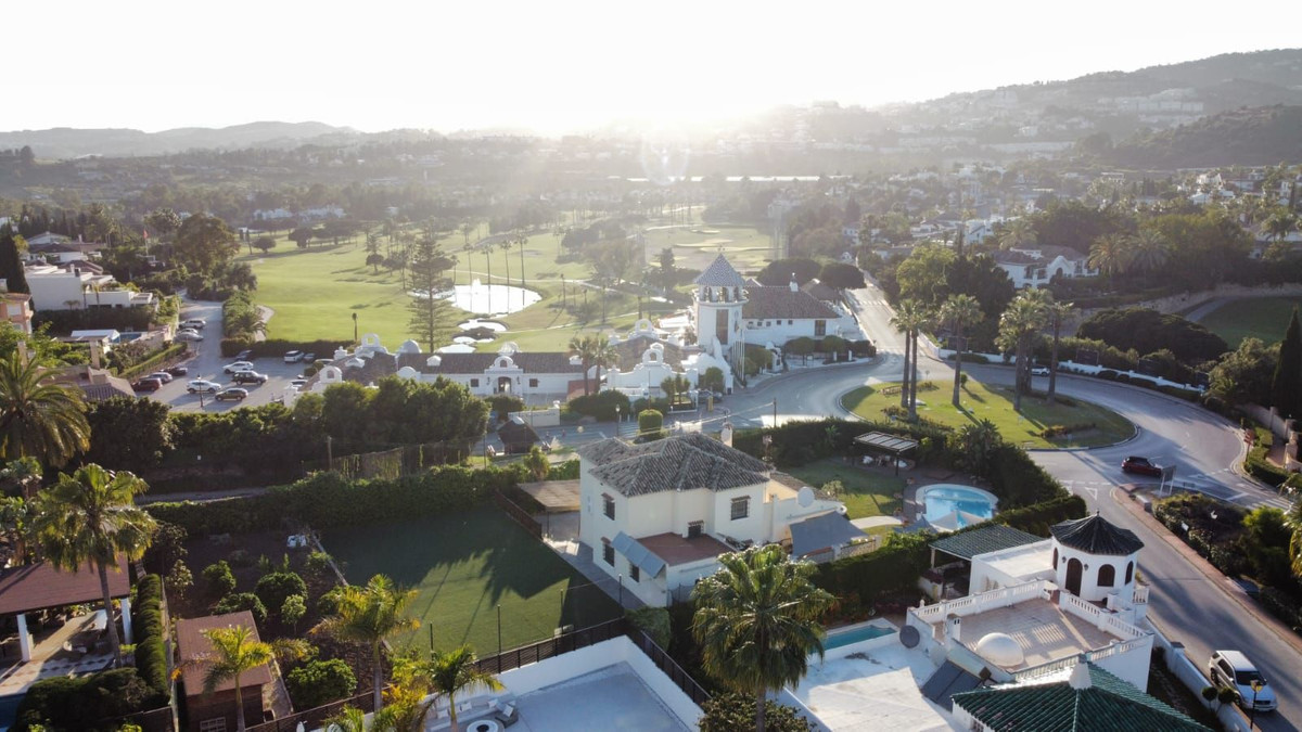 6 Bed, 4 Bath, HouseFor Sale, Nueva Andalucia, Malaga