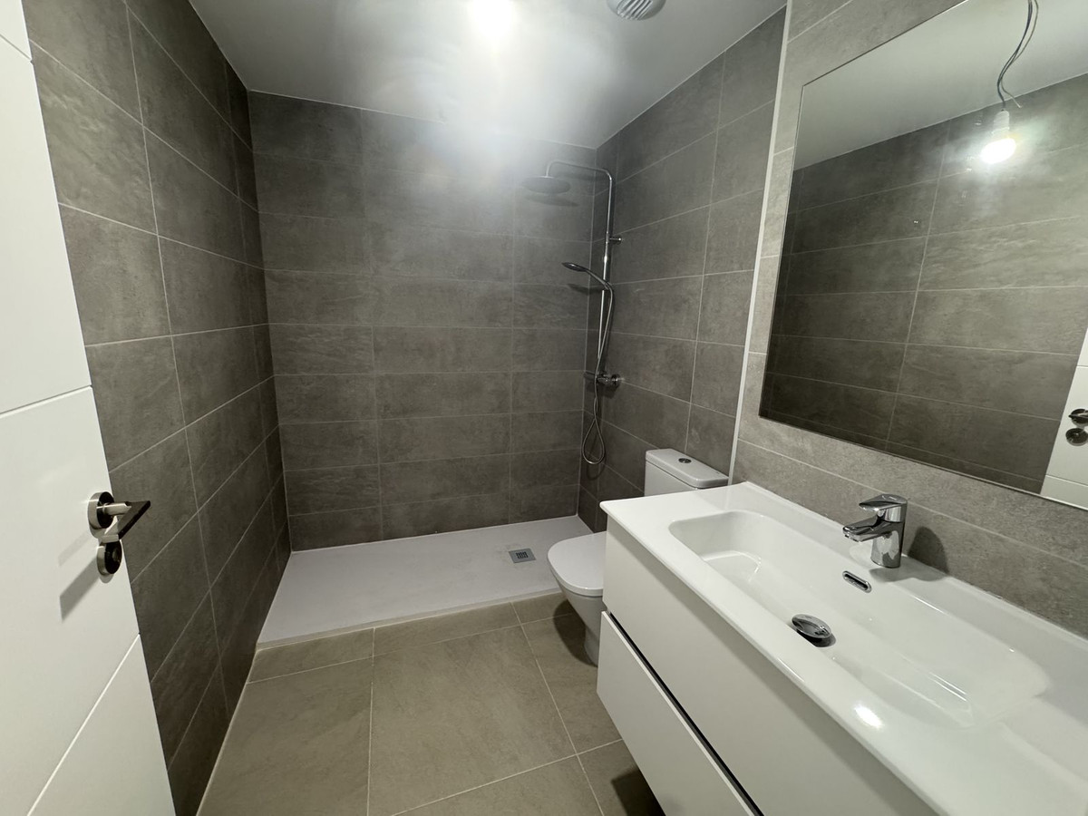 2 Bed, 2 Bath, ApartmentFor Sale, Selwo, Malaga