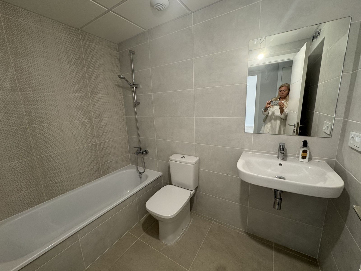 2 Bed, 2 Bath, ApartmentFor Sale, Selwo, Malaga