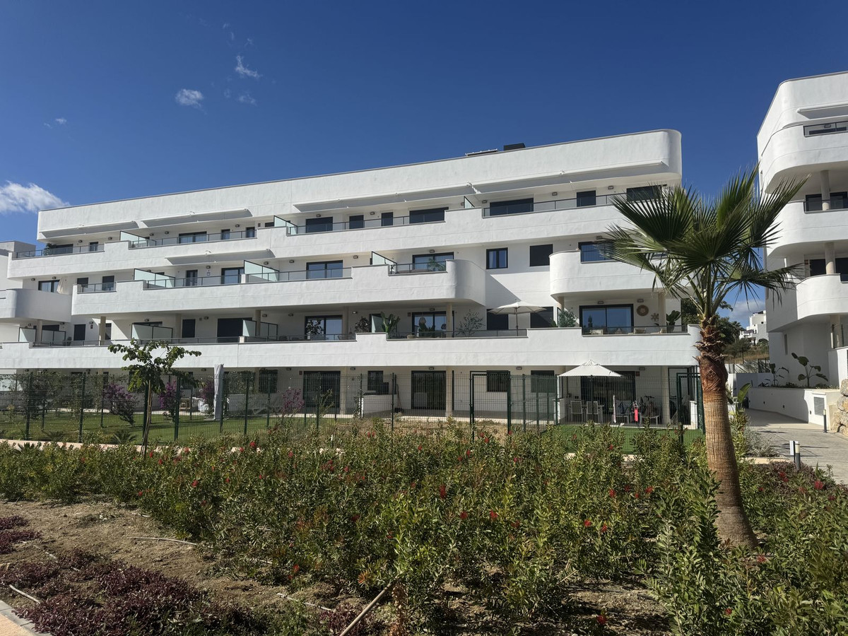 2 Bed, 2 Bath, ApartmentFor Sale, Selwo, Malaga