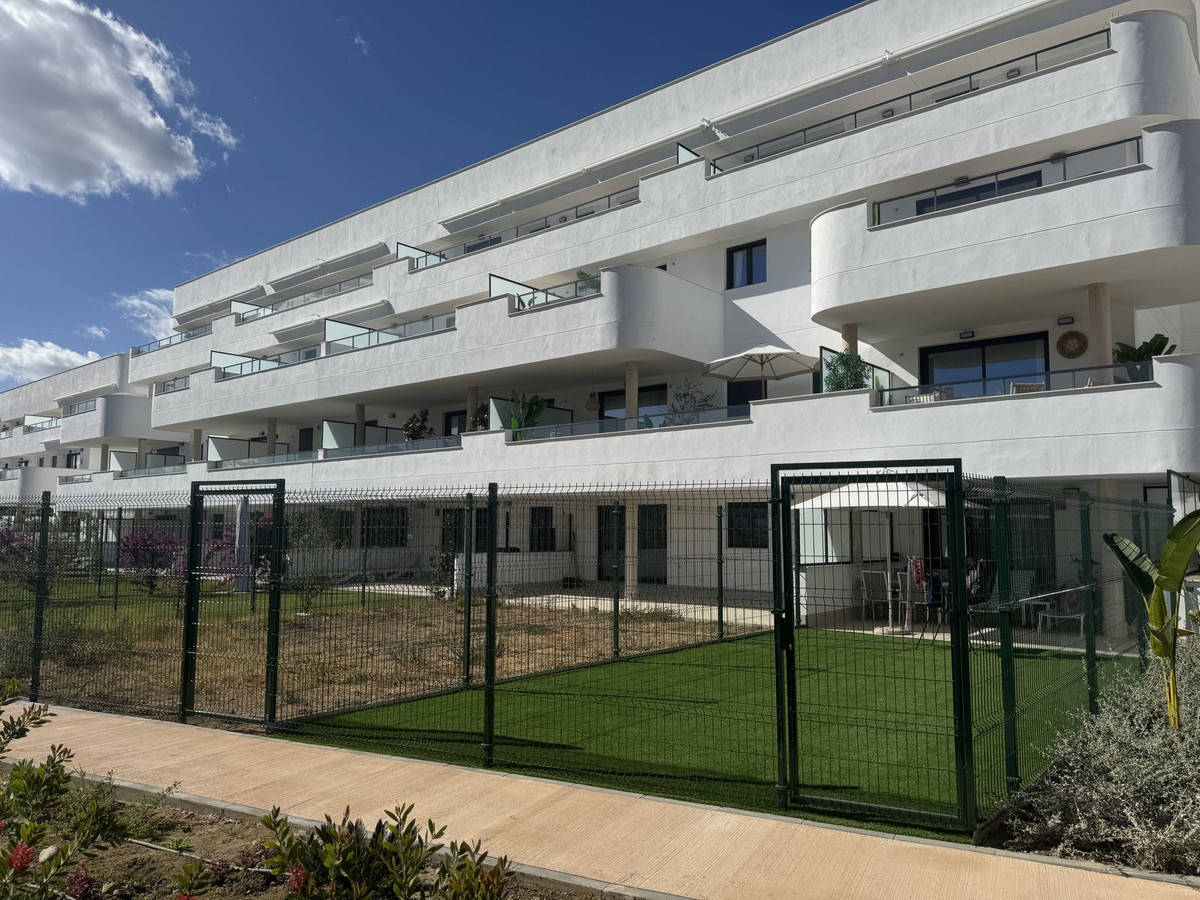 2 Bed, 2 Bath, ApartmentFor Sale, Selwo, Malaga