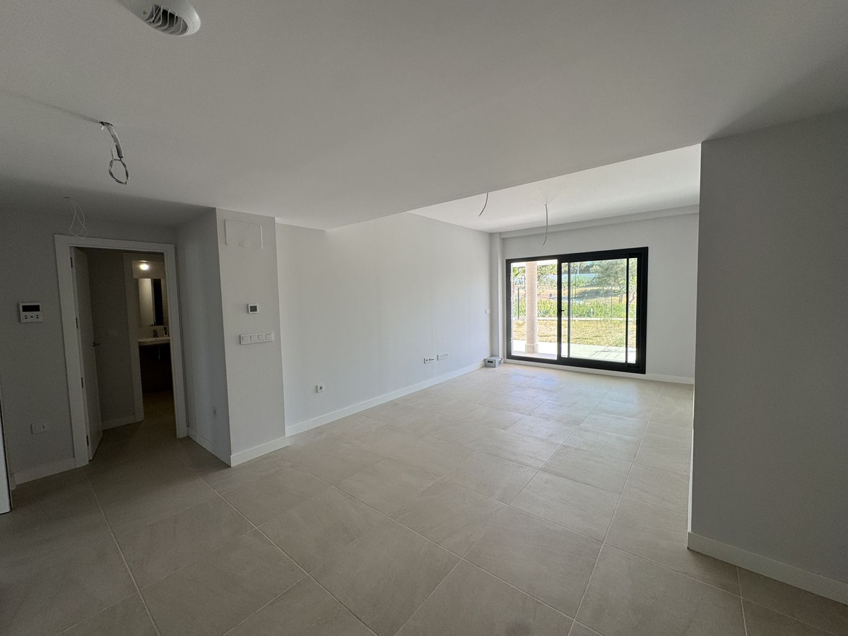 2 Bed, 2 Bath, ApartmentFor Sale, Selwo, Malaga