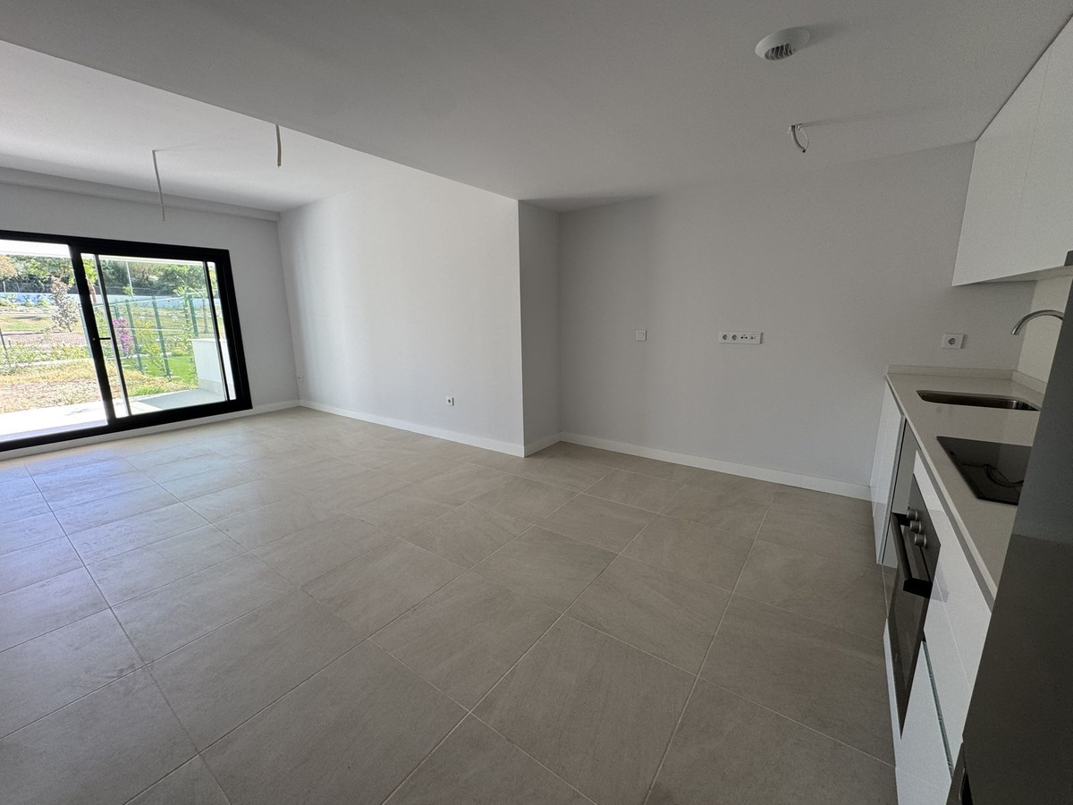 2 Bed, 2 Bath, ApartmentFor Sale, Selwo, Malaga