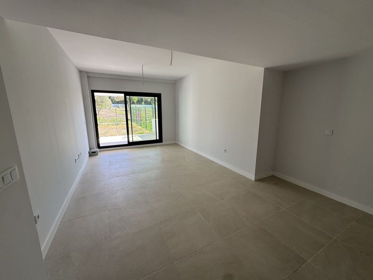 2 Bed, 2 Bath, ApartmentFor Sale, Selwo, Malaga