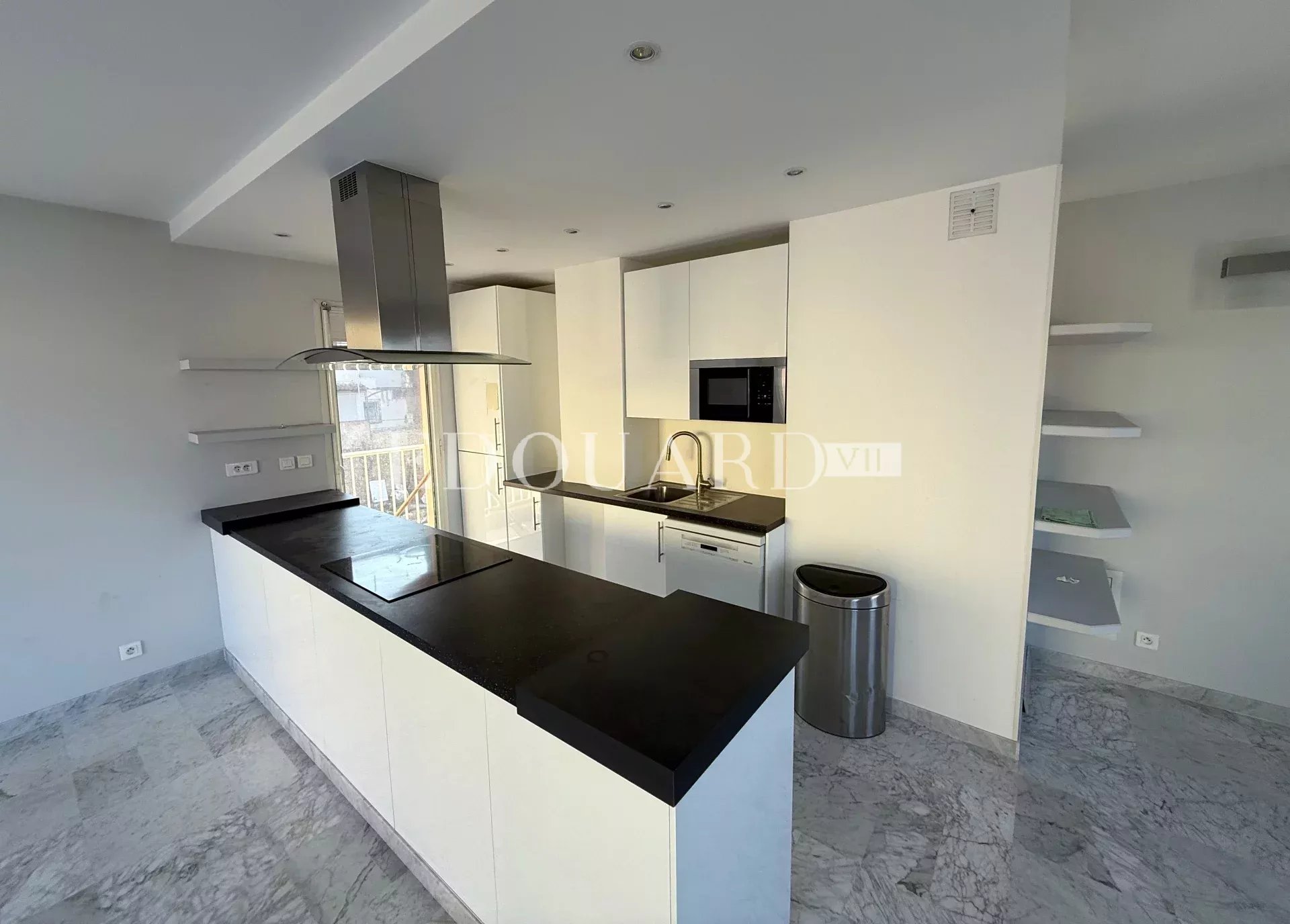 3 Bed, 2 Bath, ApartmentFor Sale, Cap-d'Ail, Alpes-Maritimes