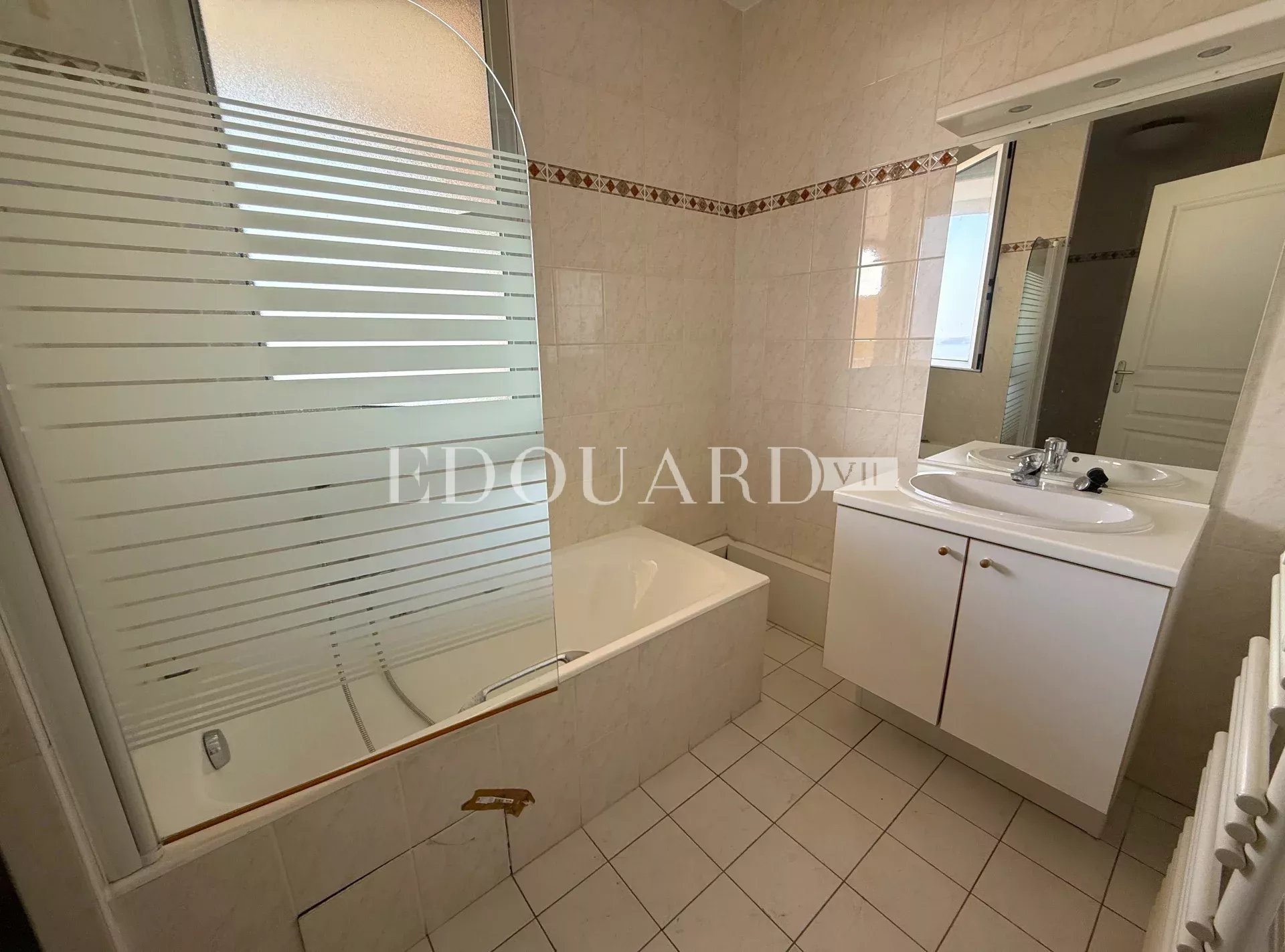 3 Bed, 2 Bath, ApartmentFor Sale, Cap-d'Ail, Alpes-Maritimes