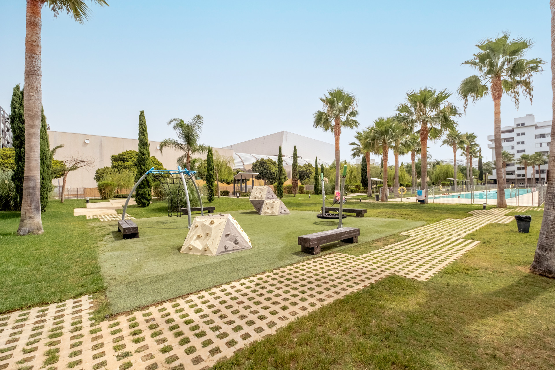 4 Bed, 2 Bath, ApartmentFor Sale, Fuengirola, Malaga