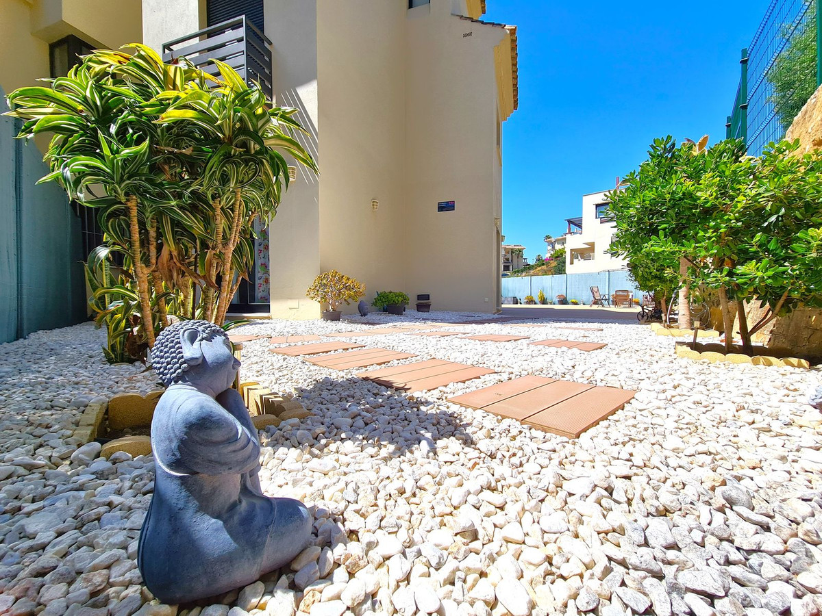 3 Bed, 2 Bath, ApartmentFor Sale, Selwo, Malaga