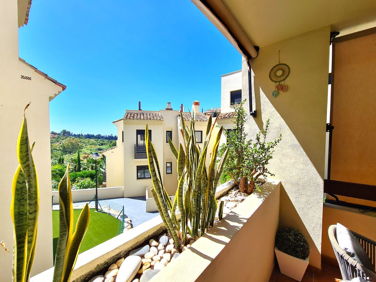 3 Bed, 2 Bath, ApartmentFor Sale, Selwo, Malaga