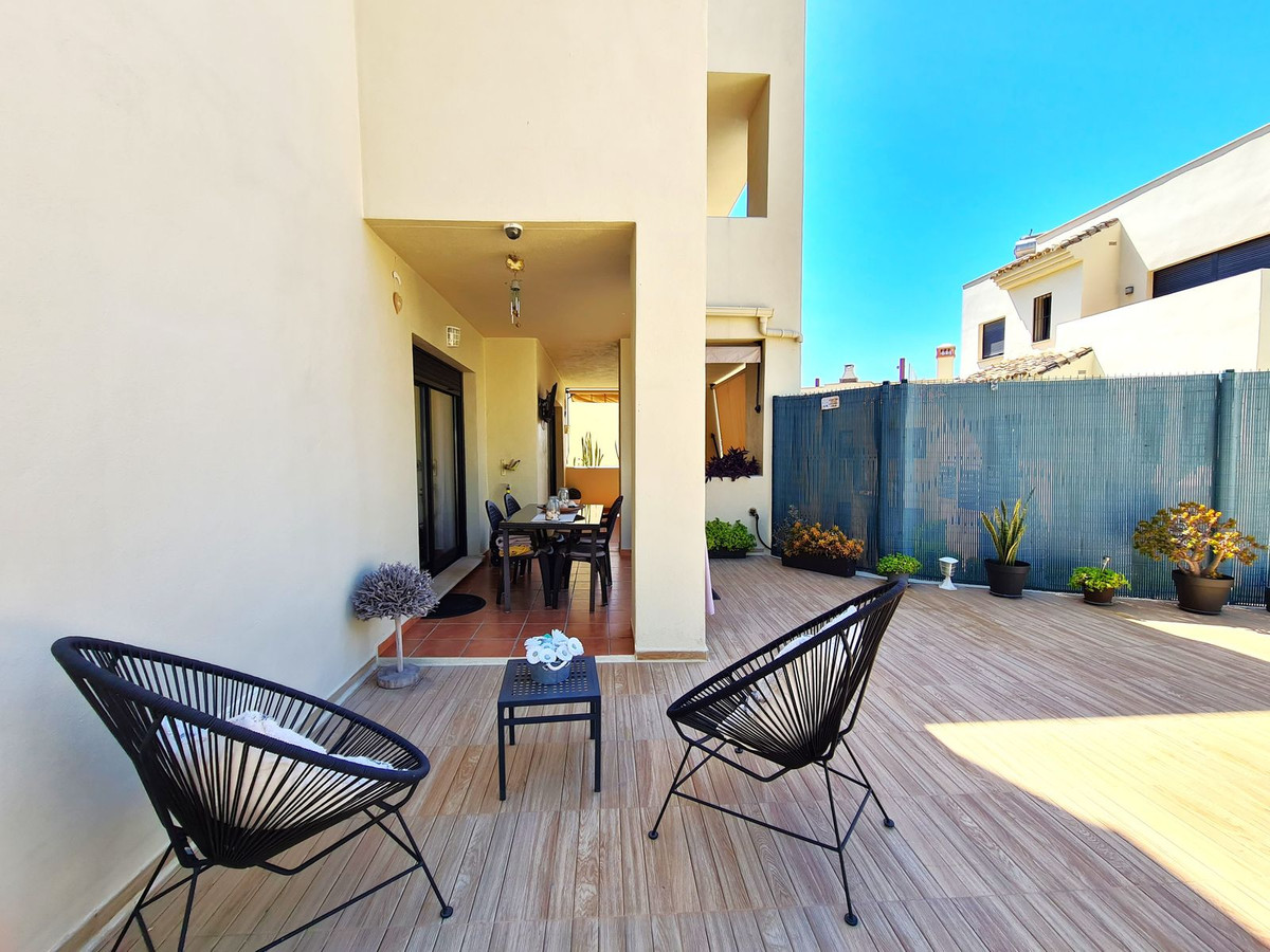 3 Bed, 2 Bath, ApartmentFor Sale, Selwo, Malaga