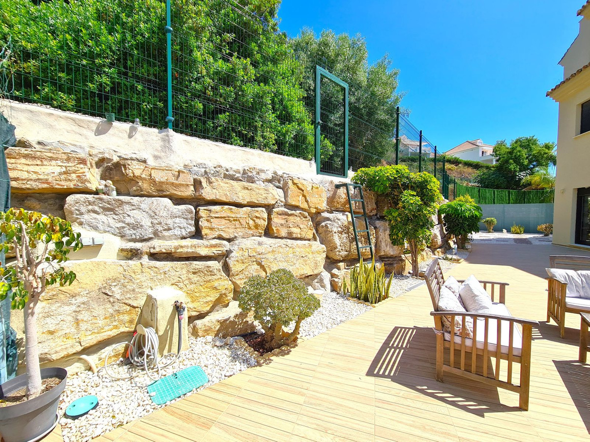 3 Bed, 2 Bath, ApartmentFor Sale, Selwo, Malaga