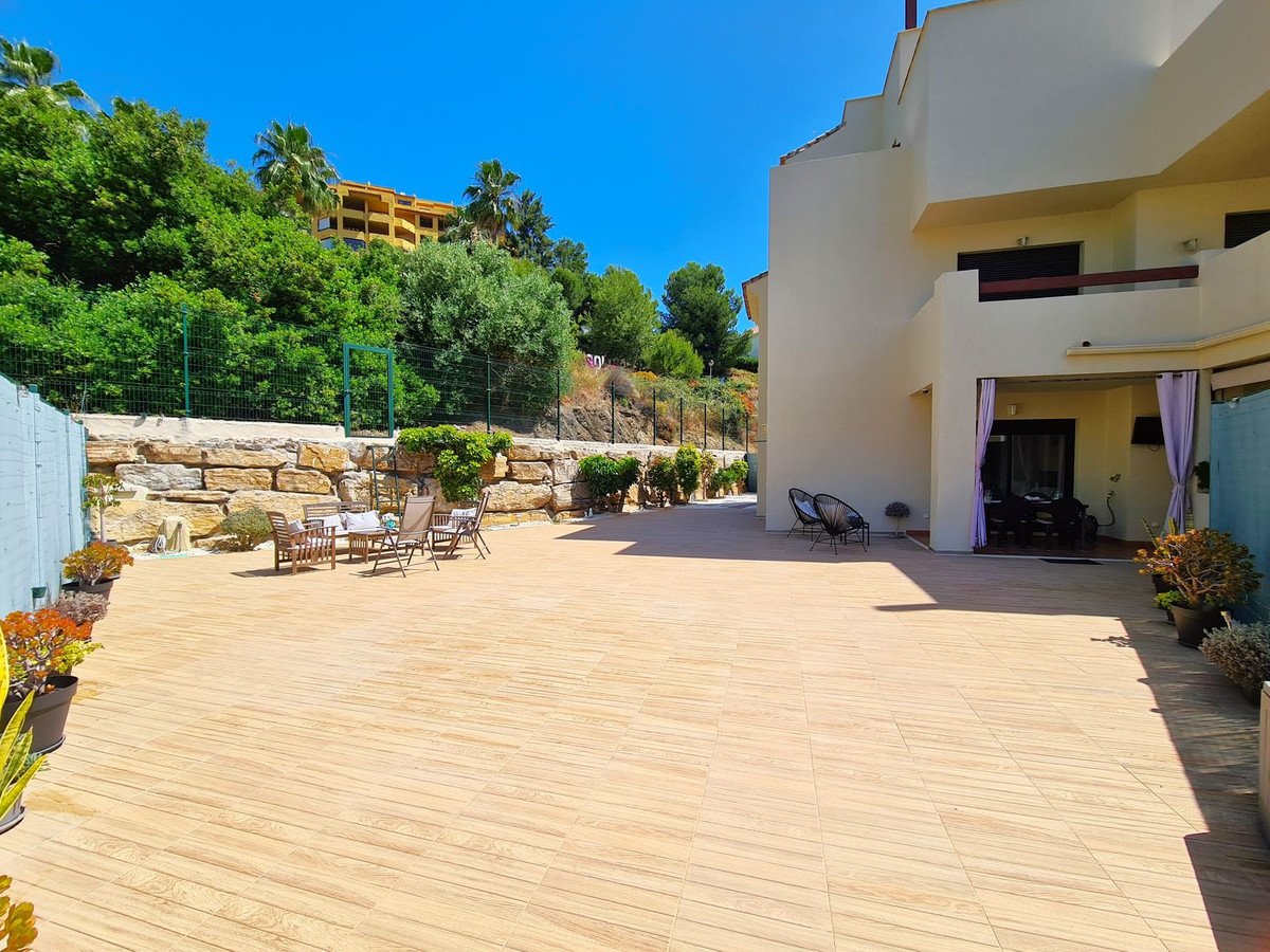 3 Bed, 2 Bath, ApartmentFor Sale, Selwo, Malaga