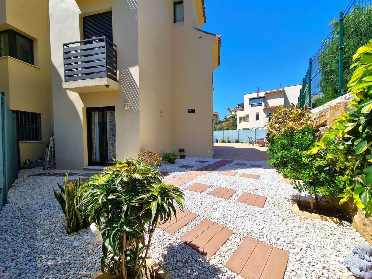 3 Bed, 2 Bath, ApartmentFor Sale, Selwo, Malaga